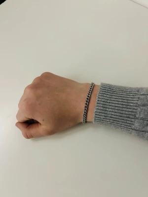 Silver armband - Snyggt silver armband som passar till alla stilar.