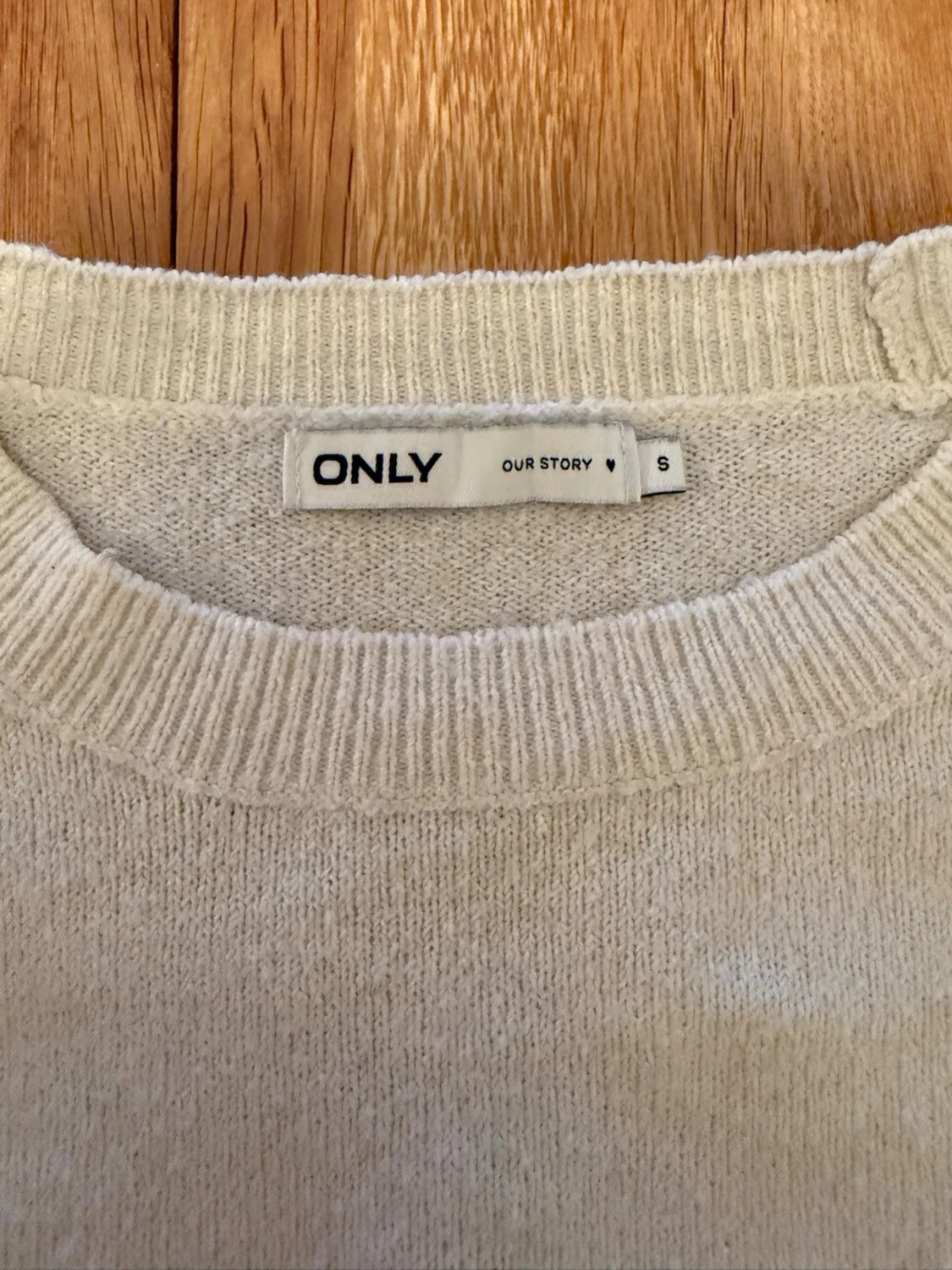 Beige stickad tröja från ONLY - 1