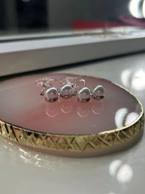 Pärlskimmer✨ - Körsbärs kärlek till din outfit och göra de en mer utstrålning.