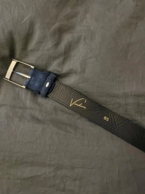 Vendiera mocka bälte  - Ass fet mörk blå mocka bälte från vendiera nytt pris 200 mitt pris endast 150 nytt skick