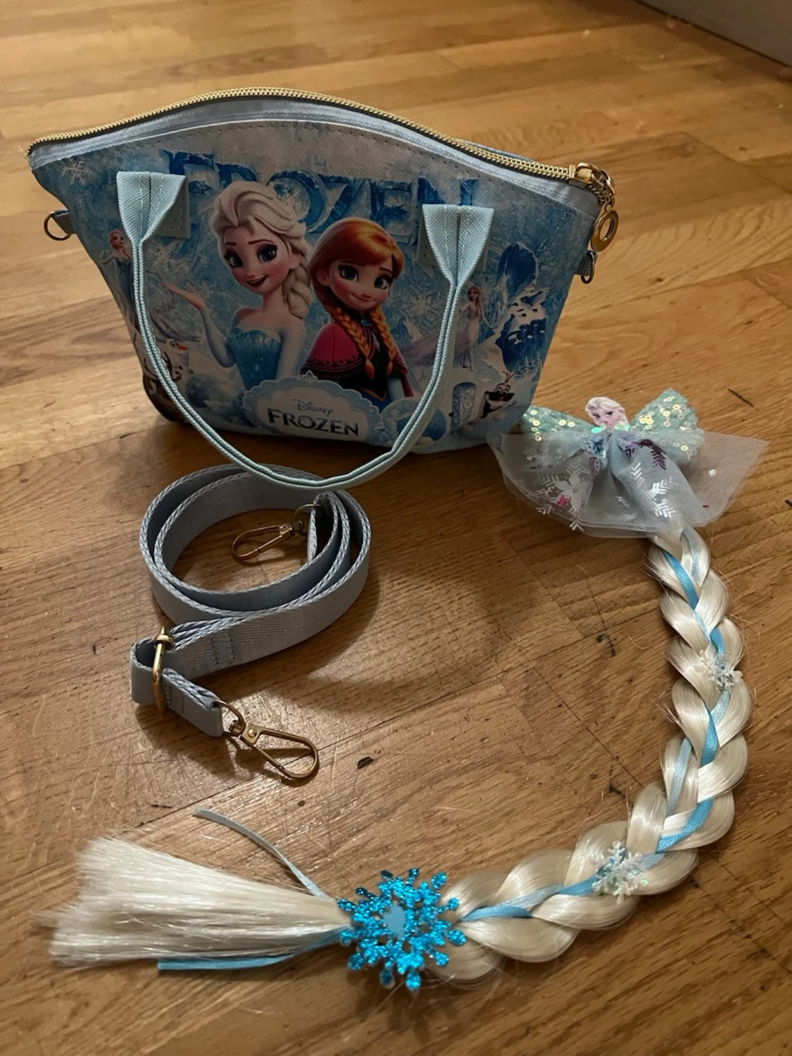 Frozen-väst med motiv och fläta