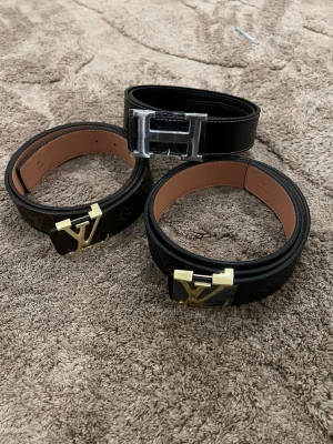 Bälte i flera färger - 3 olika bälte säljs separat en för 300 