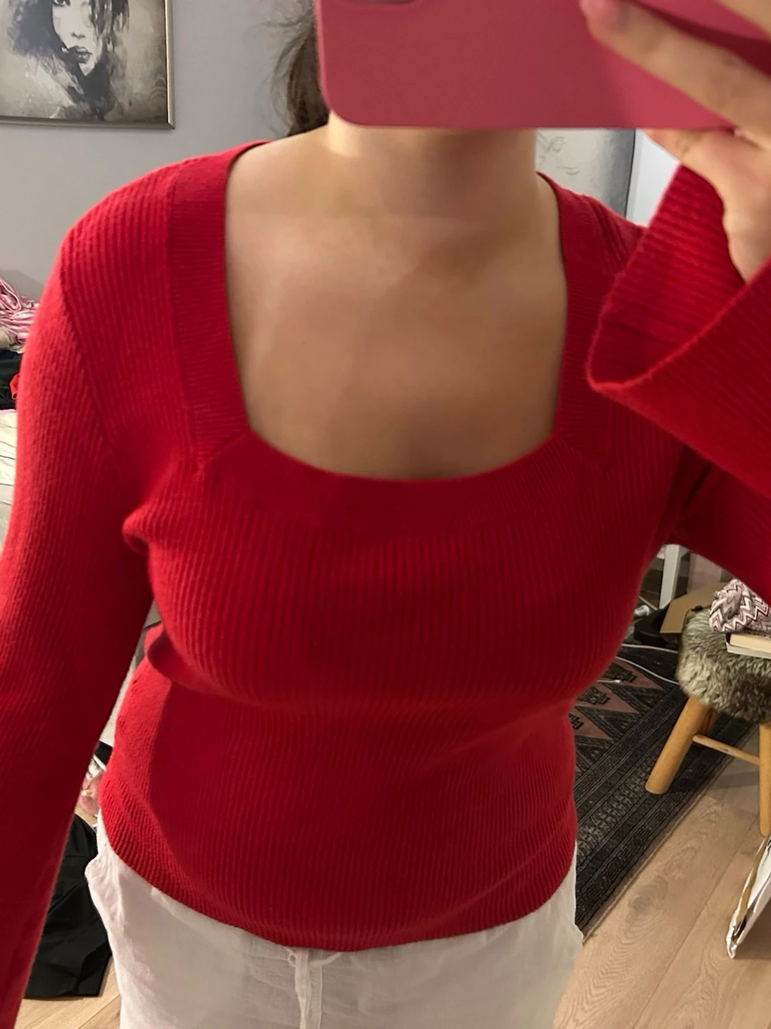 Röd stickad tröja med fyrkantig ringning - 2