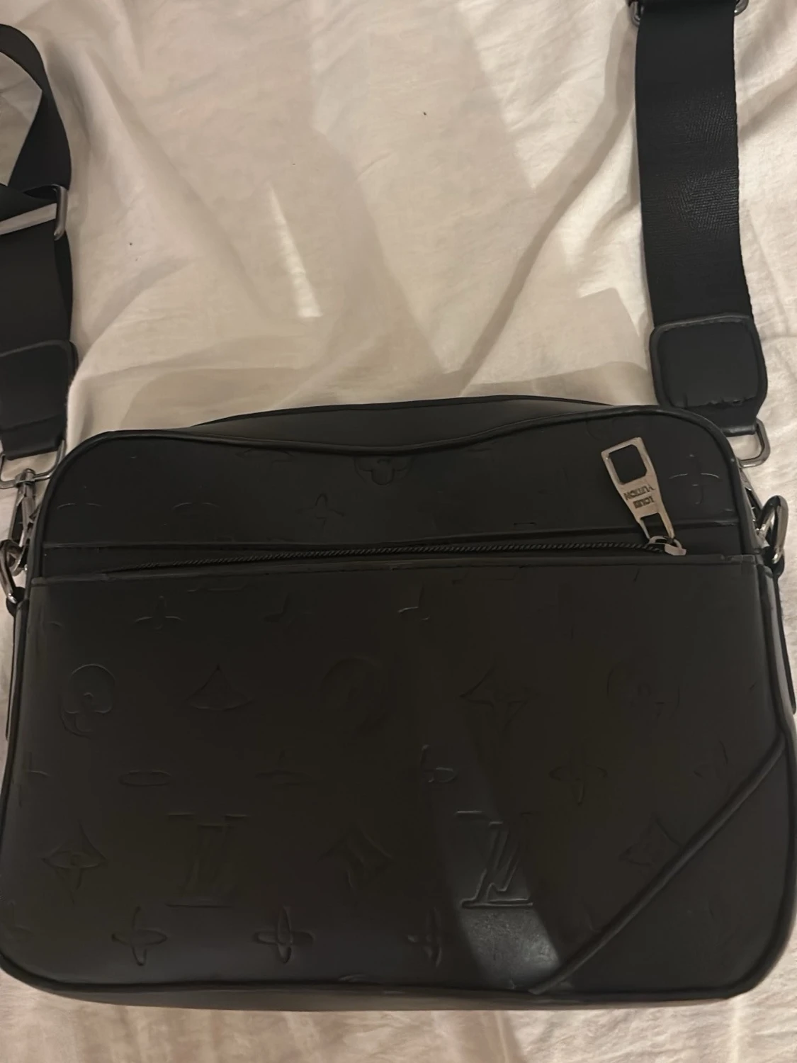 Svart axelväska  - 1