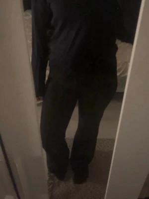 Mörkblåa  stickade tröja från NA-KD - Lite genomskinlig tröja /stickad tröja