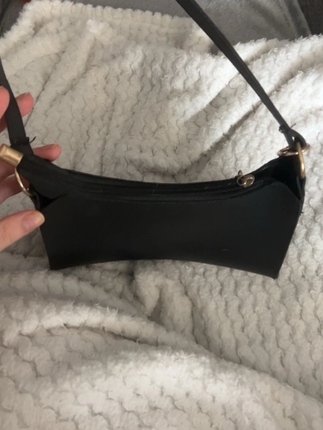 Svart axelväska  - 1