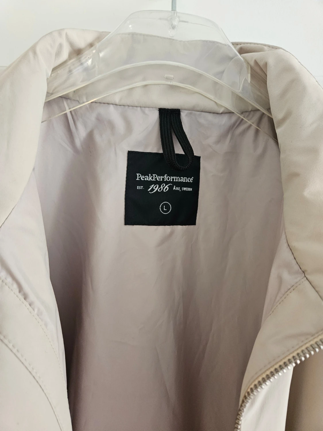 Beige vindjacka från Peak Performance - 2