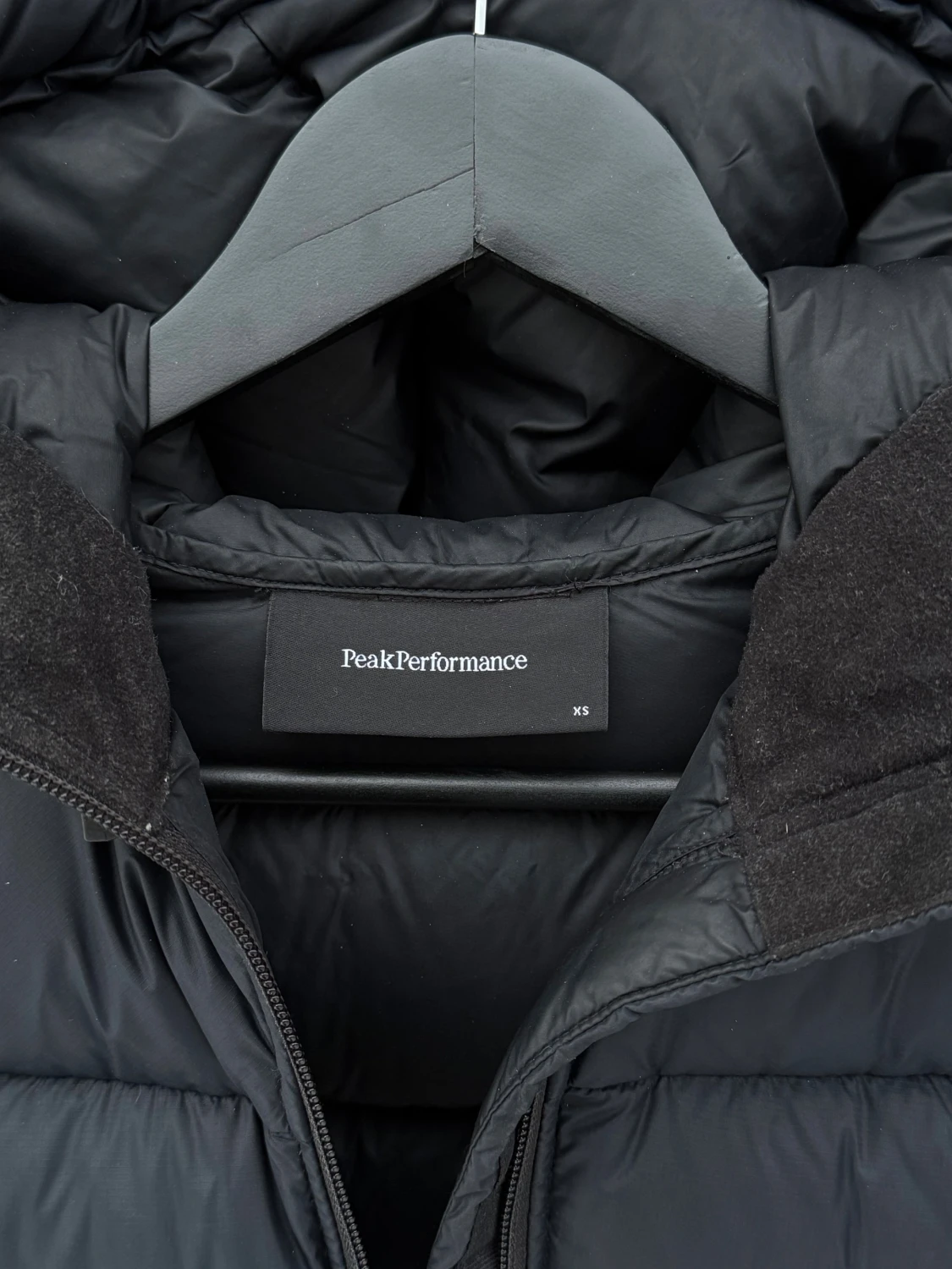 Svart dunjacka Peak Performance Frost Down XS - 3