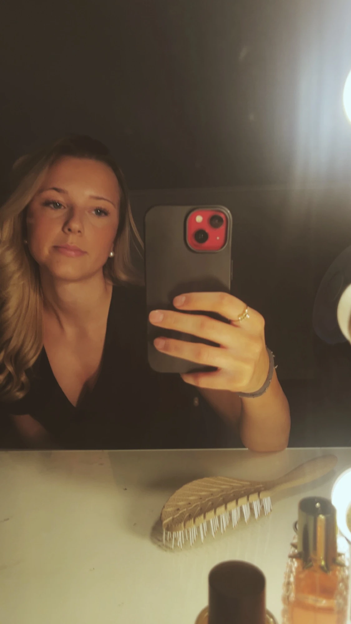 Svart croppad blus med v-ringning - 1