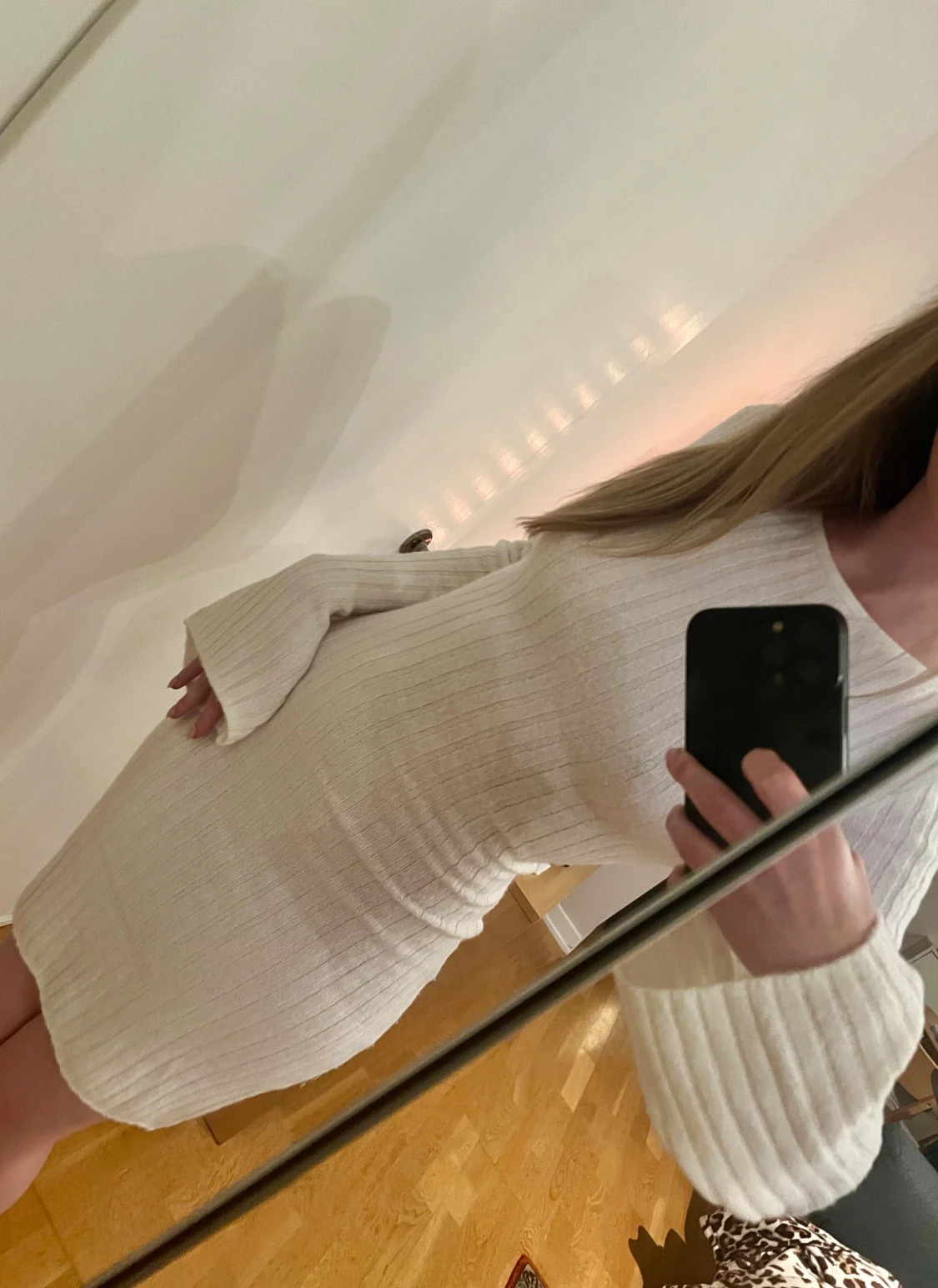 Vit ribbad stickad klänning H&M S