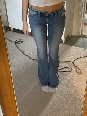 Lågmidjade jeans - Lågmidjade jeans från Gina Tricot Young 14+ Tall, passar på mig som är 172cm