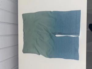 Bikershorts i ombré  - Säljer av alla mina gymshorts då jag behöver gå upp en storlek. Så vill du har flera stycken kan jag fixa paketpris o skicka alla i samma paket. Shortsen är i storlek S och går att ha långa men även vika upp utan att det blir obehagligt
