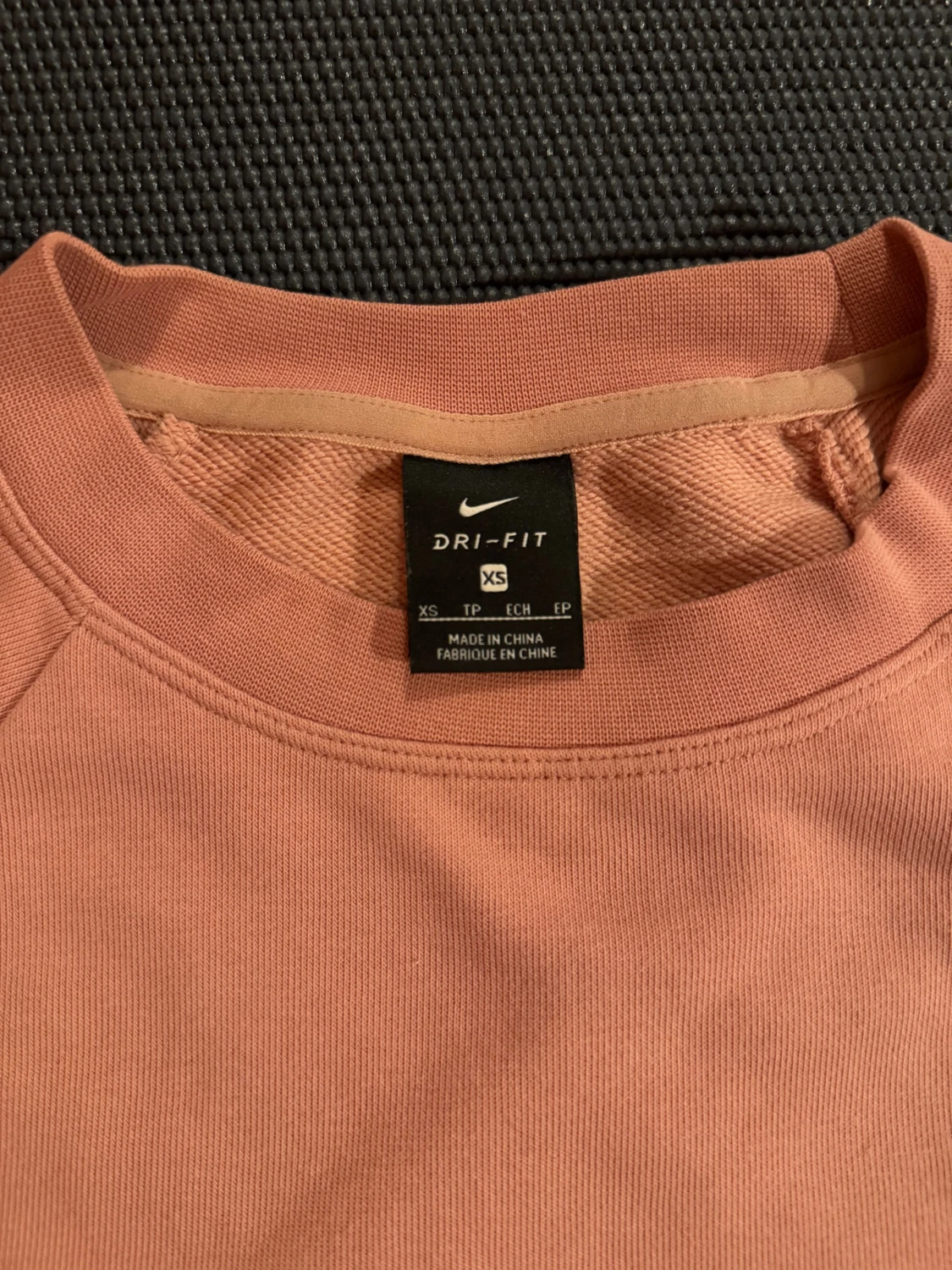 Rosa croppad sweatshirt från Nike - 5