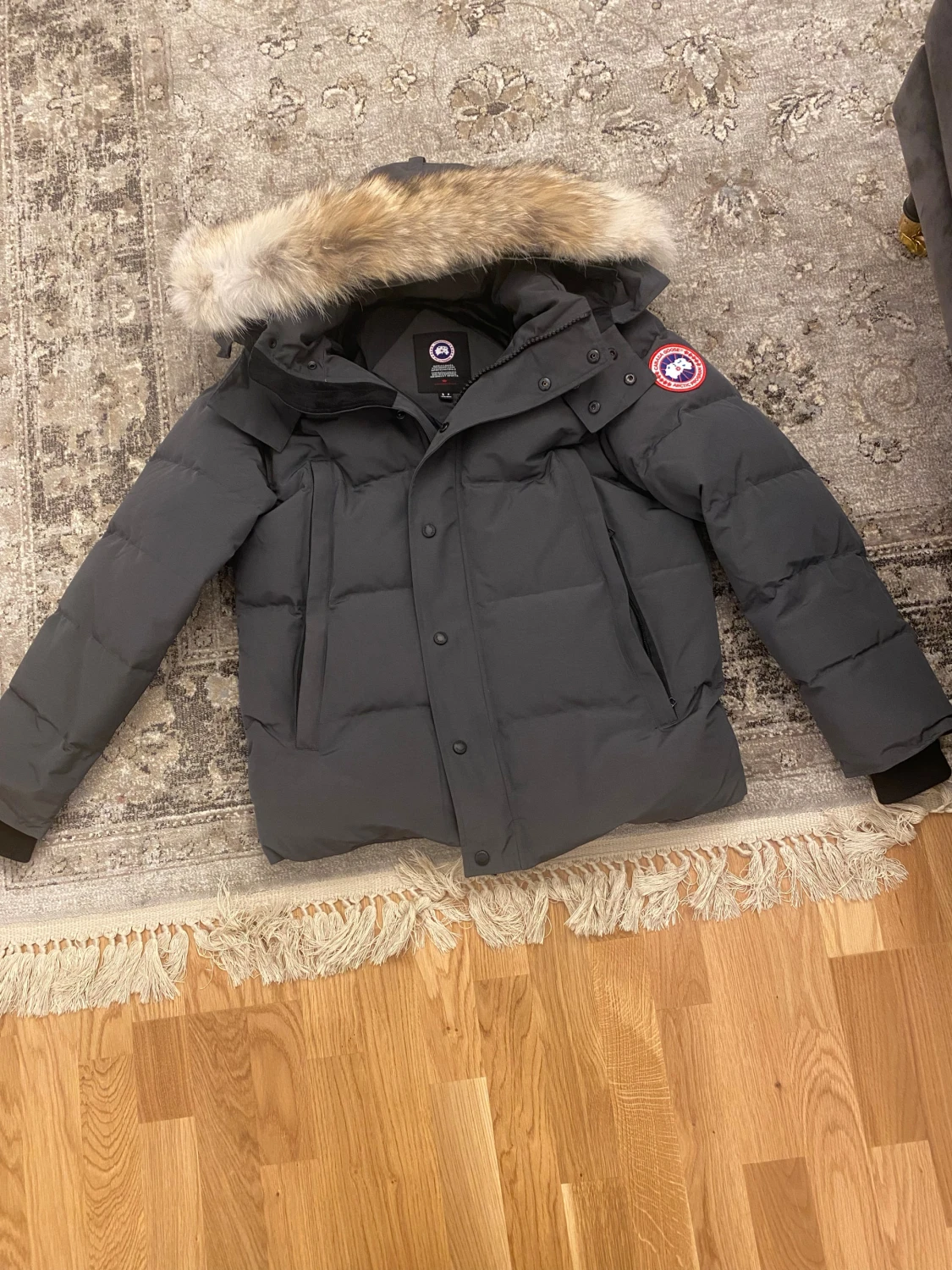 Canada goose jacka grå