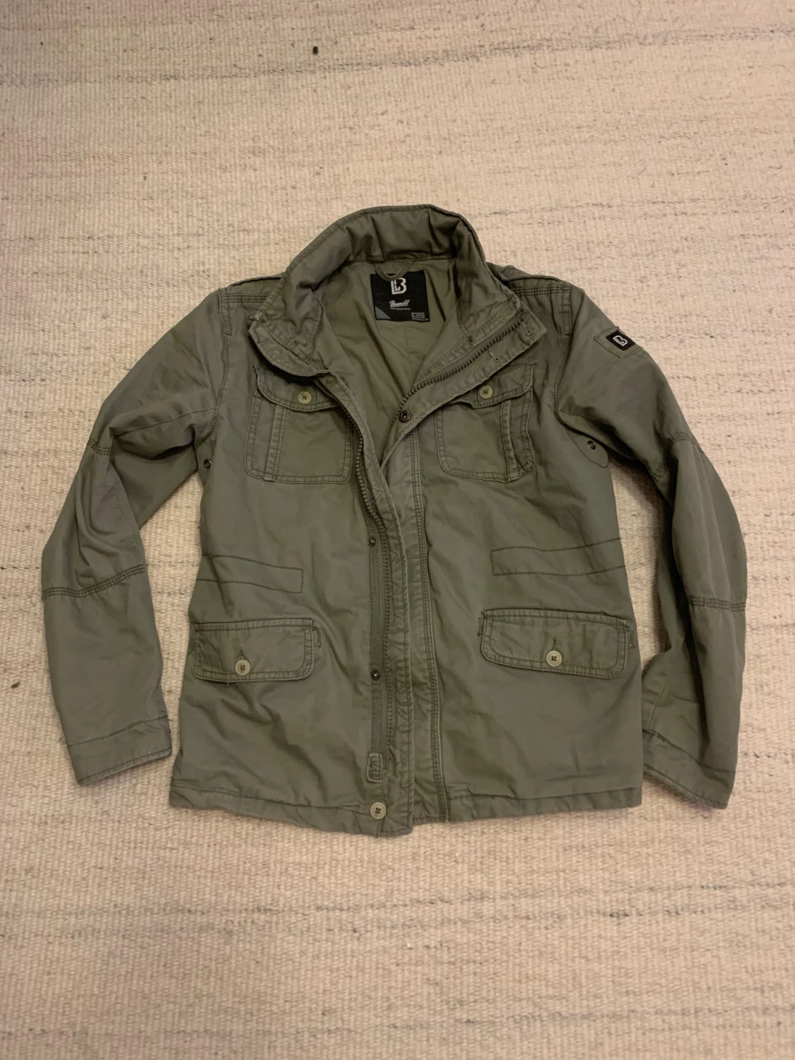 Olivgrön parkajacka från Brandit