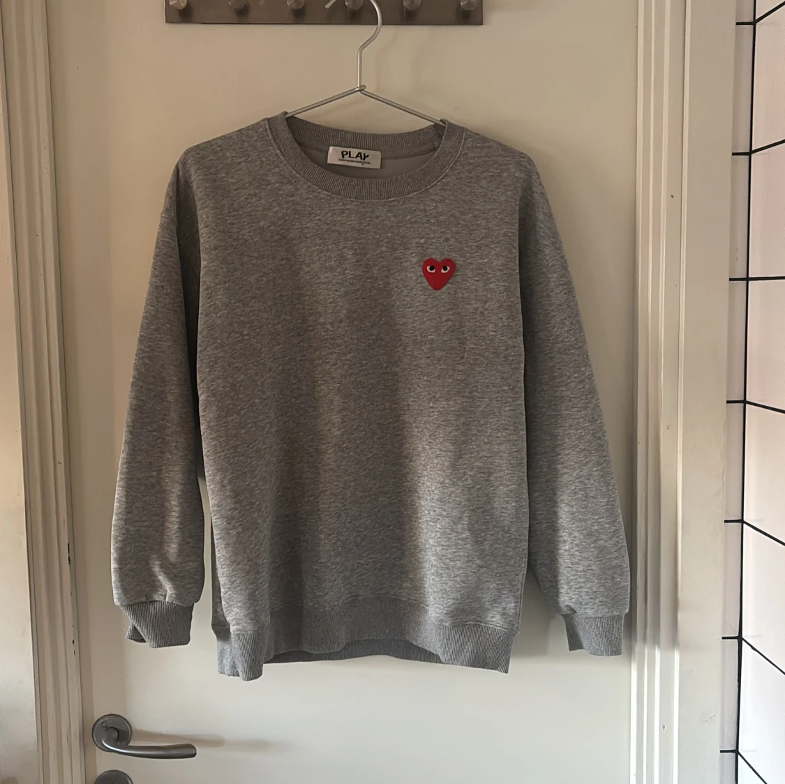 Grå sweatshirt Comme des Garçons Play