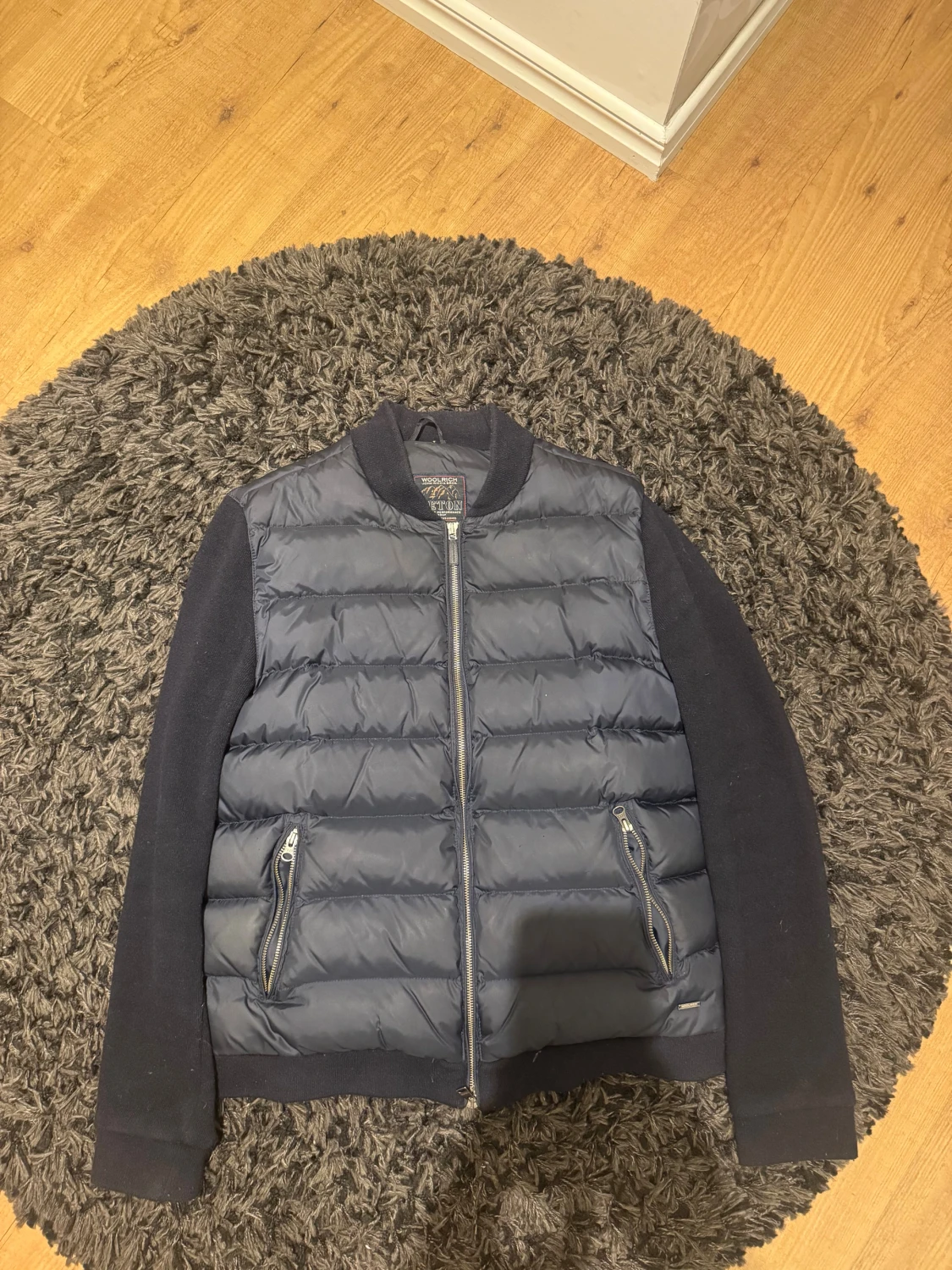 Mörkblå pufferjacka Woolrich Teton