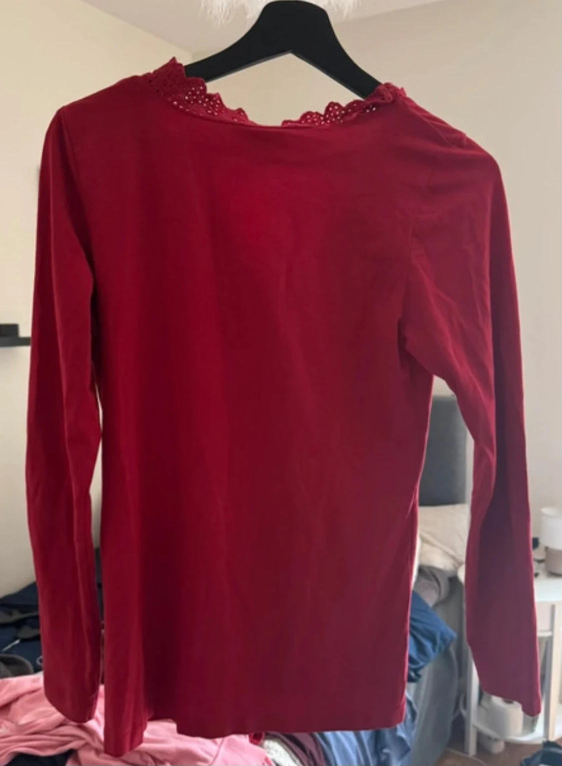 Röd blus med spets från KappAhl - 1
