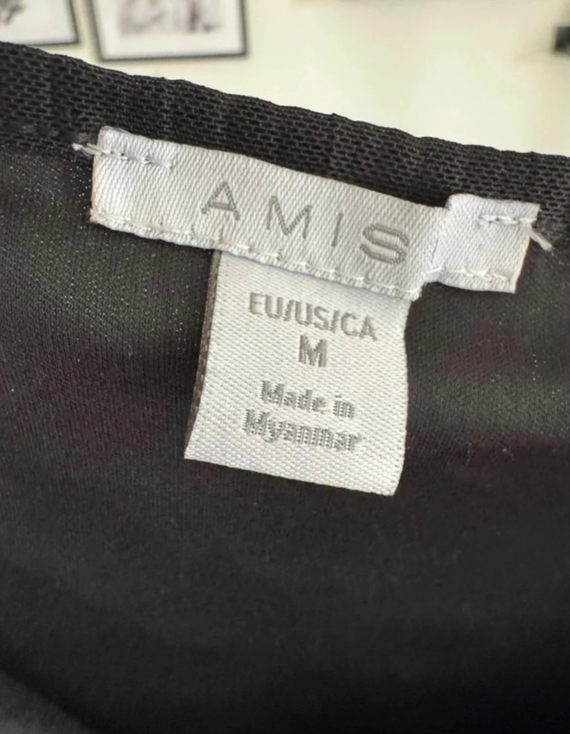 Svart volangig linnetopp från Amisu - 2