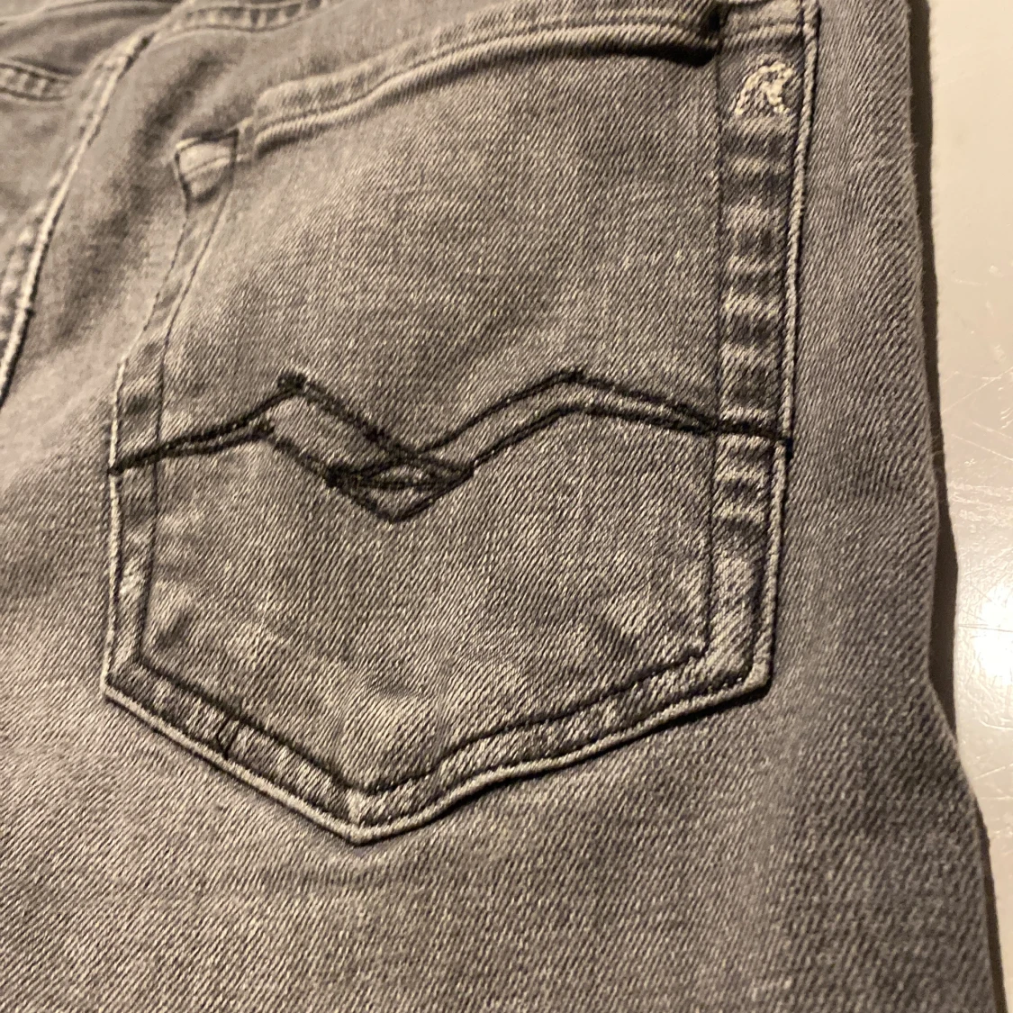 Grå Replay jeans, rak modell - 3