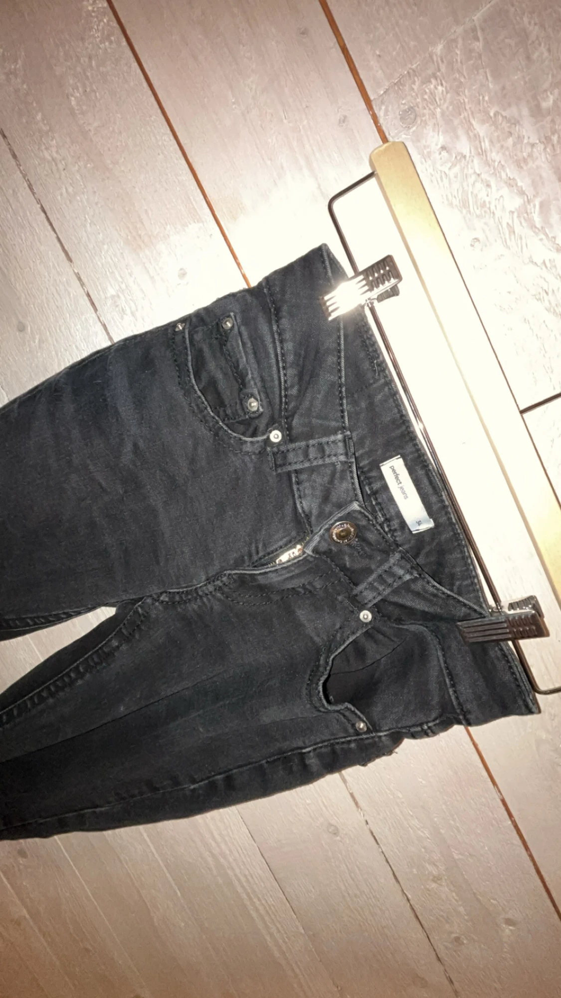 Svarta bootcut jenas från ginatricot  - 1