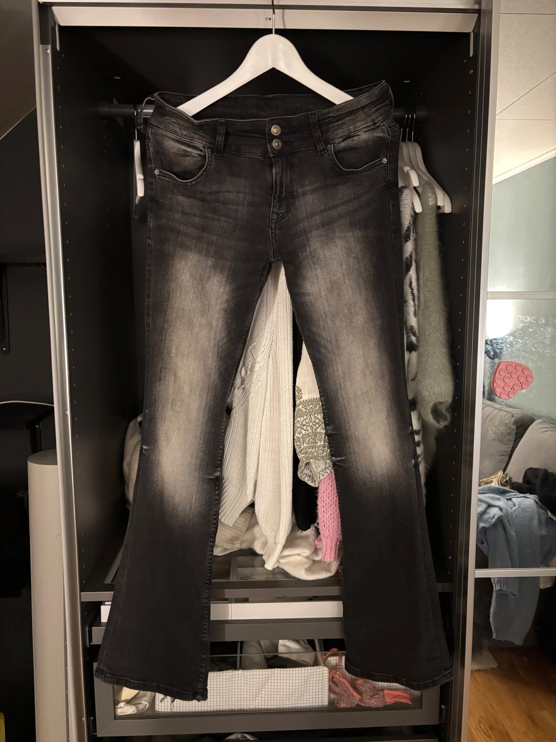 Svarta bootcut jeans