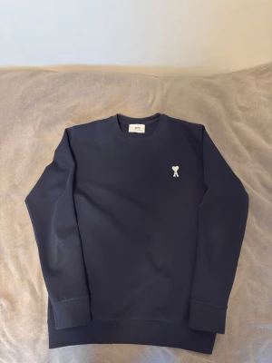 Ami paris sweatshirt - Skit snygg o bra material. PRIS KAN DISKUTERAS