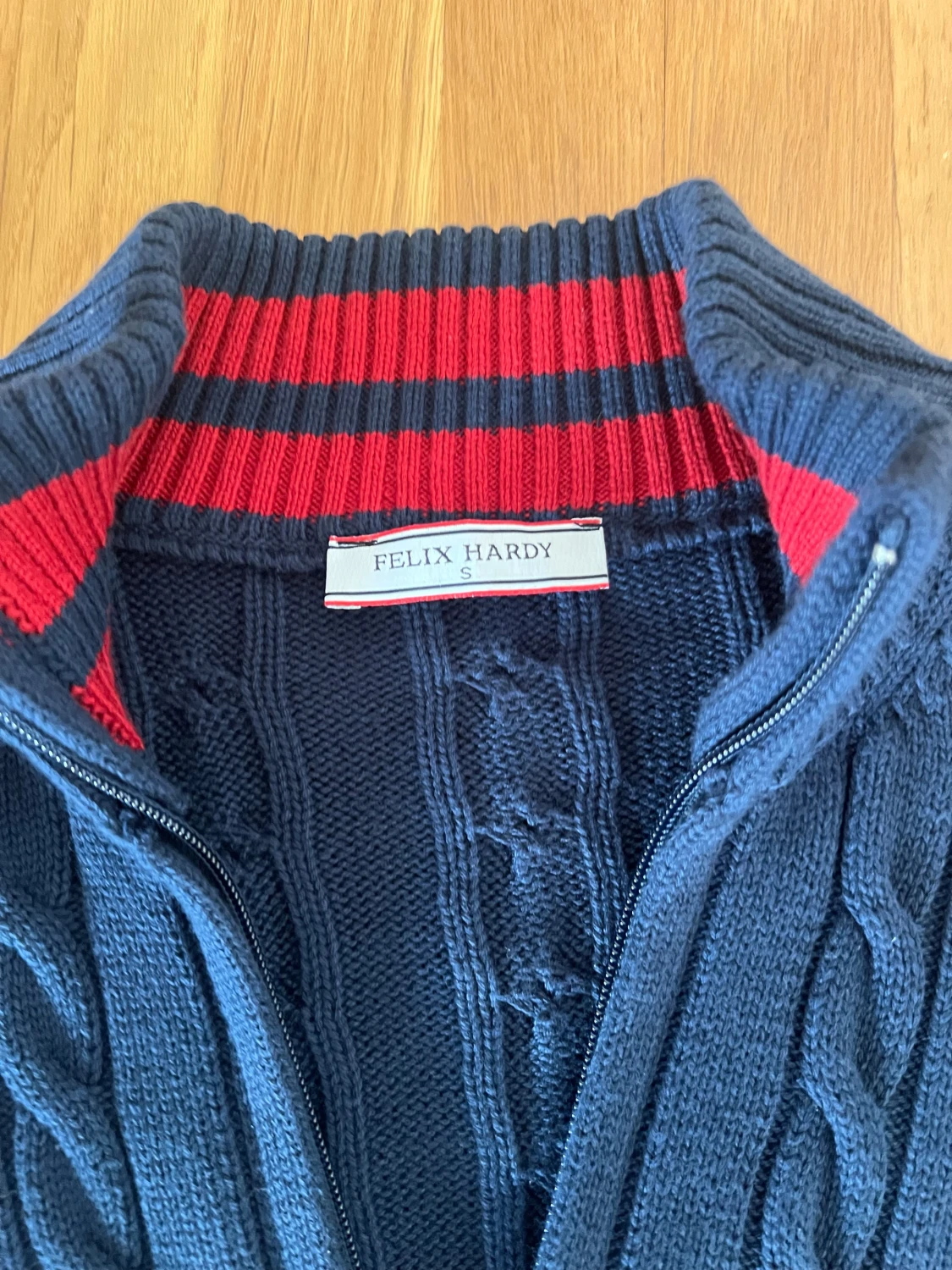 Mörkblå stickad kofta från Felix Hardy - 1