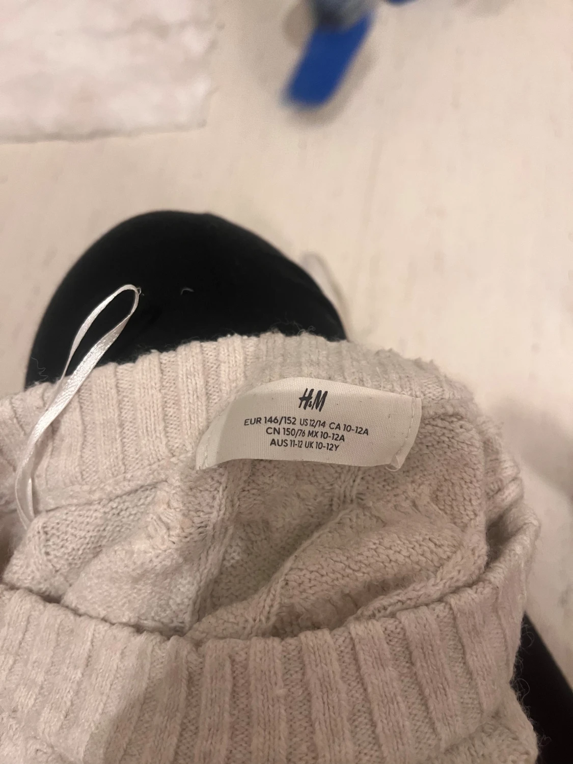 Beige kabelstickad tröja - 6