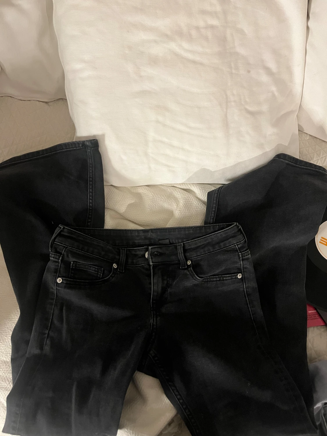 Svarta bootcut jeans med låg midja
