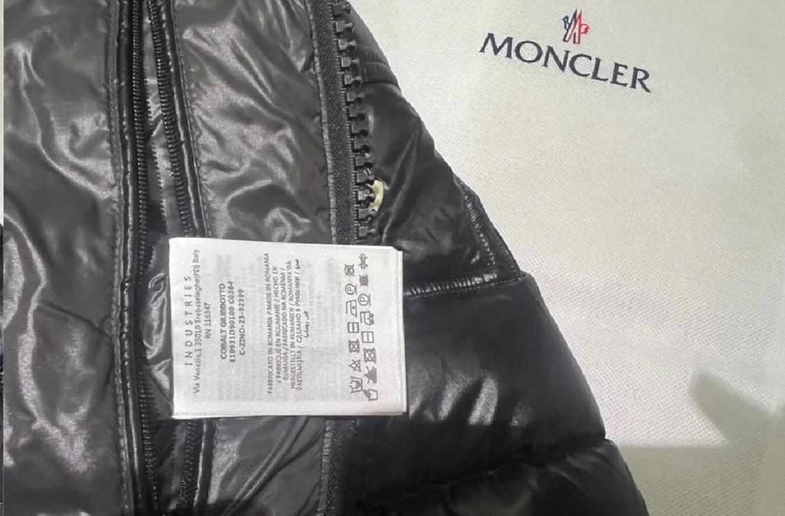 Svart Moncler pufferjacka med huva - 4
