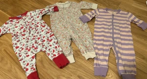 Kläder för nyfödd flicka  - Inga defekte,  hela och rena storlek 50/56