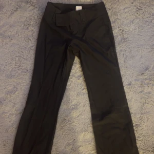 Mörkgråa byxor - Snygga kostymbyxor🩷
