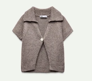 Kortärmad kofta från zara - Jätte fint skick, bara använd fåtal gånger. Storlek S ☺️ kan diskutera pris!