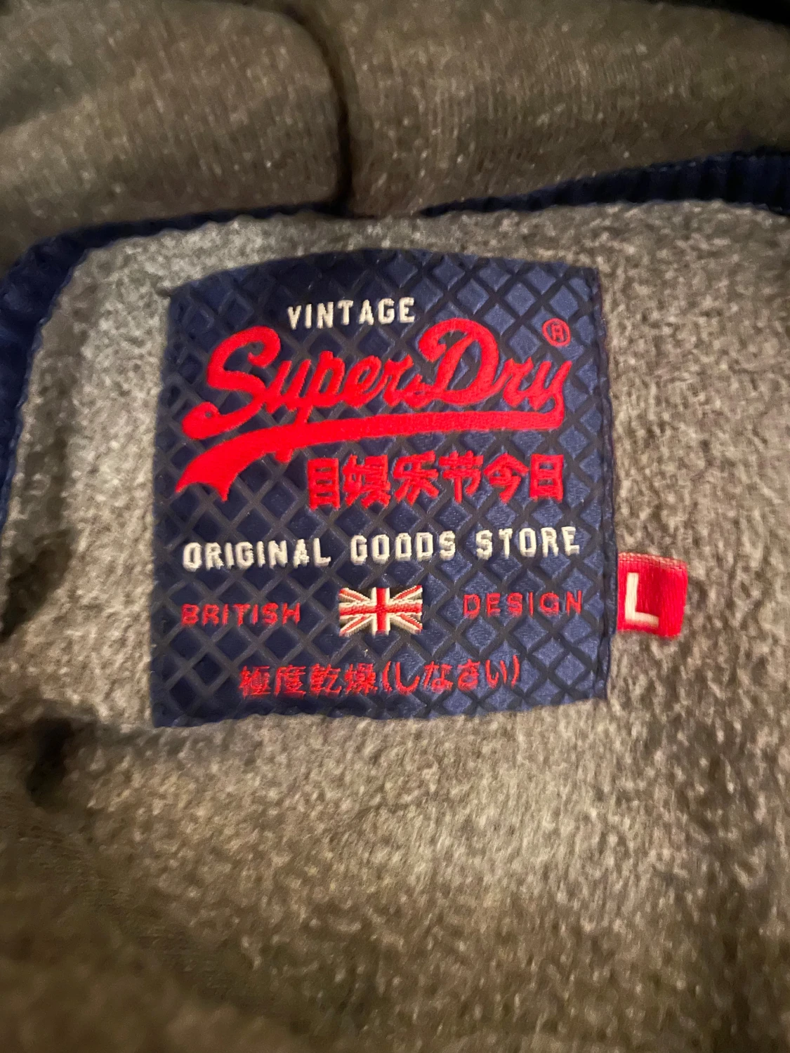 Mörkgrå Superdry hoodie med blått tryck - 2