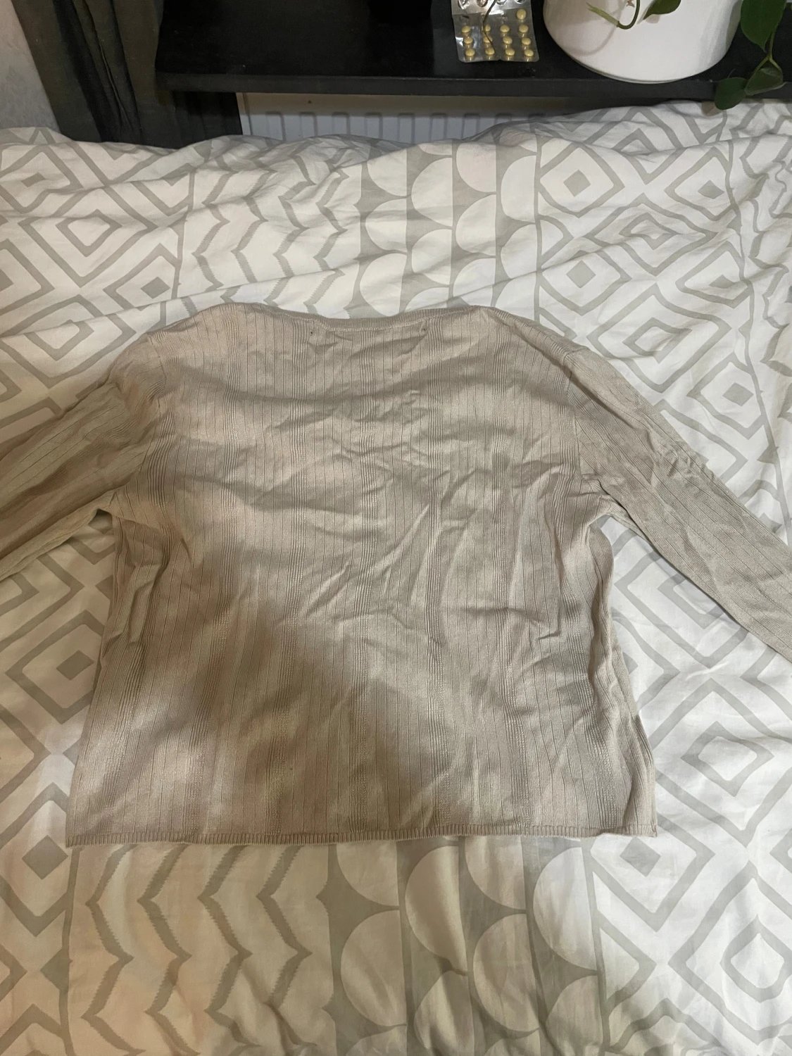 Beige ribbad stickad tröja  - 1