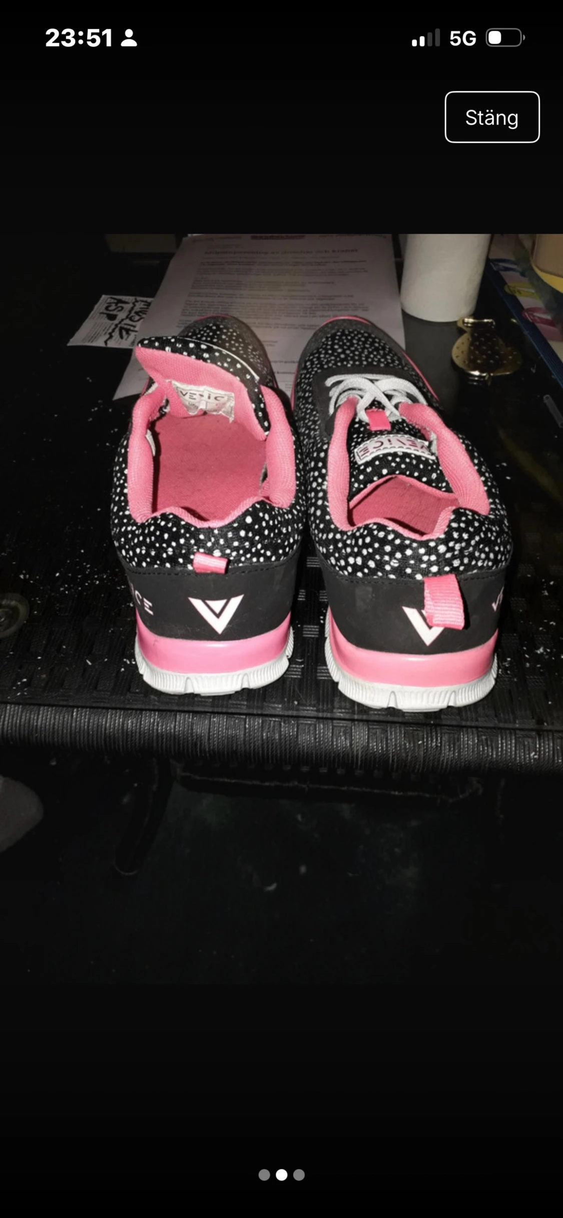 Svarta och rosa sneakers från Venice - 1