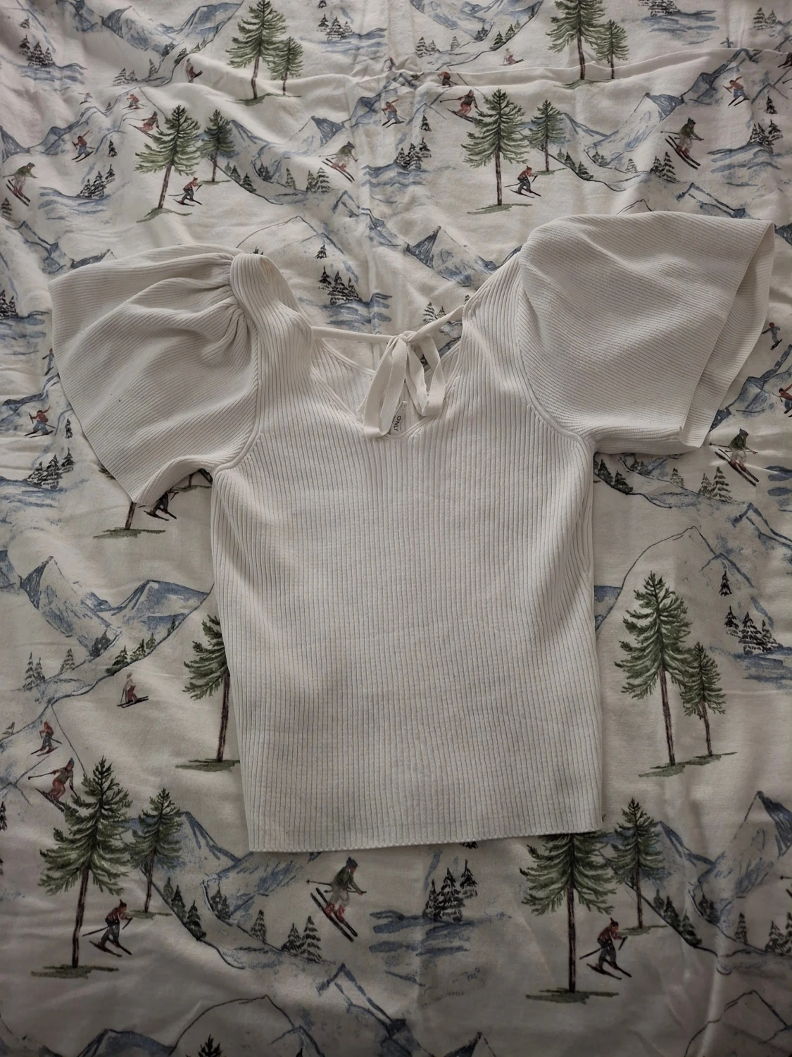 Vit ribbad blus med puffärm från ONLY - 1