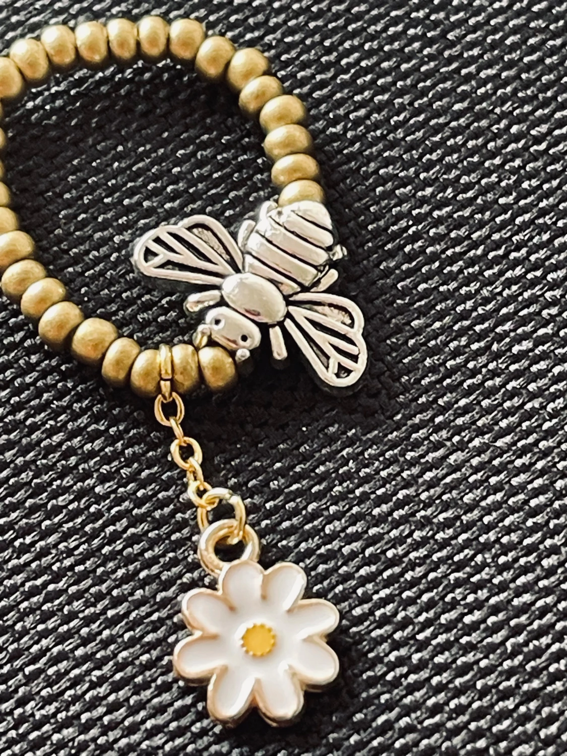 By prisförslag - justerbar Guldig pärlring med bi och blomma - 1