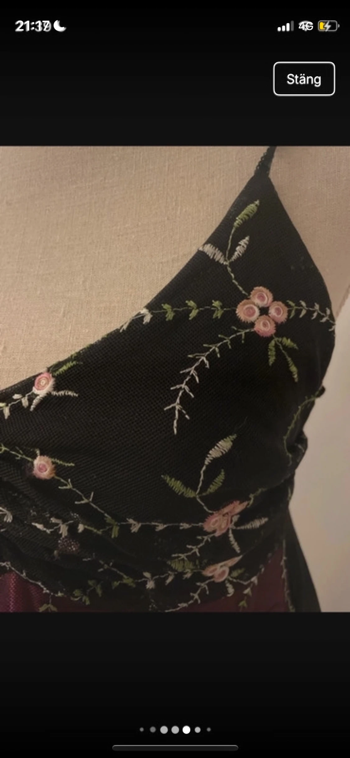 Blommig volang-linnetopp i svart och rosa - 2