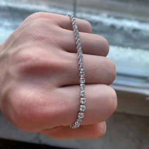 Moissanite armband - Helt ny armband. Storlek 17,5. Silver. Fraktar inom 24 timmar