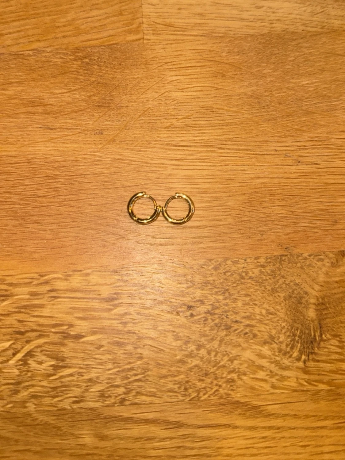 Guldiga örhängen från Avotto - 4