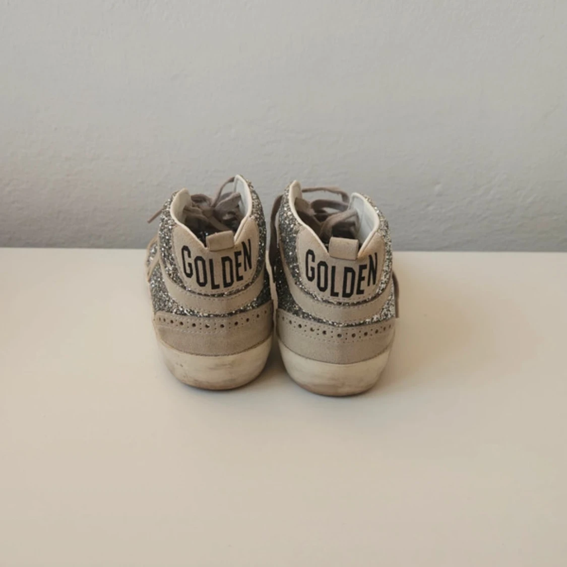 Glittriga sneakers från Golden Goose - 2