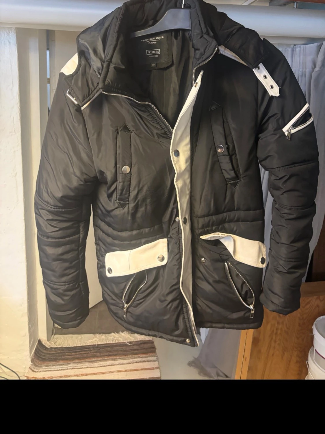 Svart pufferjacka Terance Kole M