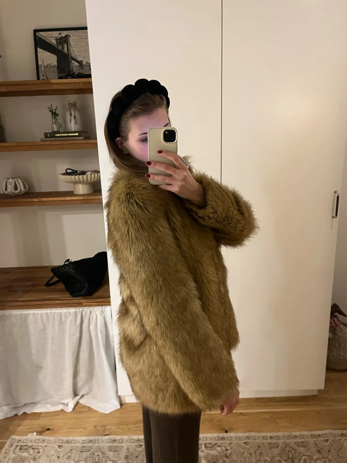 Beige pälsjacka med lång ärm - 1