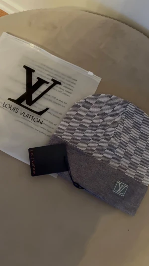 Grå Rutig mössa - Stilrent Rutig mössa perfekt till vintern