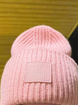 Acne mössa rosa - Har inte använts 