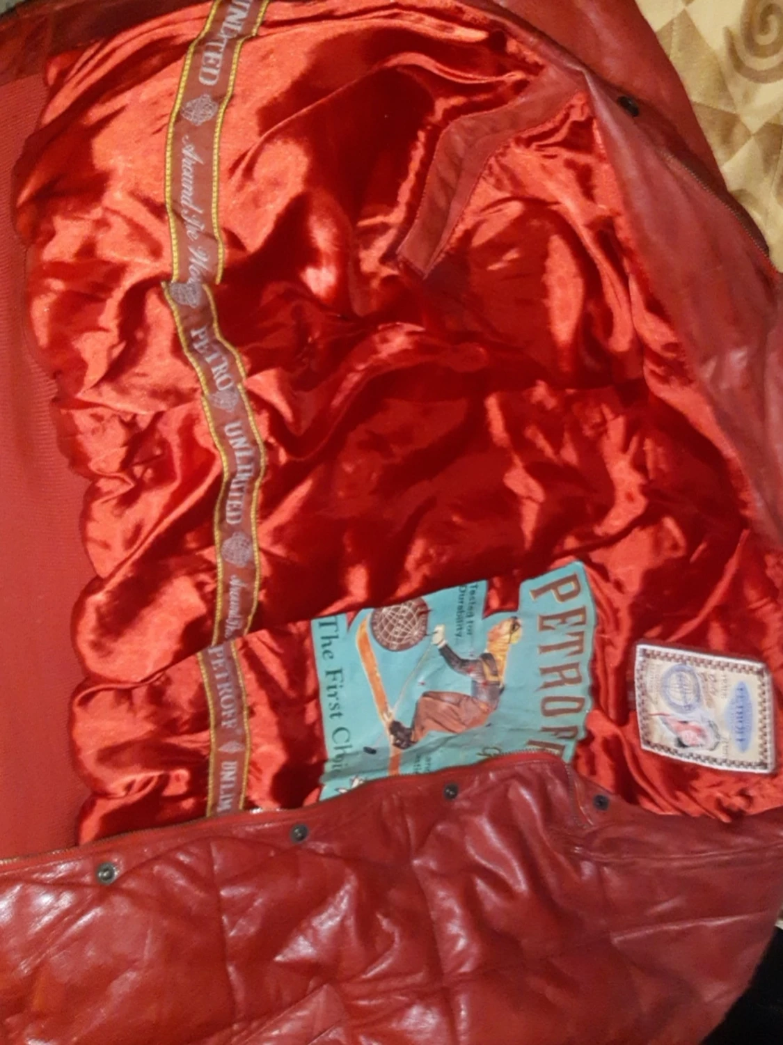 Röd quiltad skinnjacka från Petroff - 5