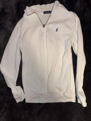 Ralph lauren zip - Vit Ralph lauren zip och i lika bra skick som den första jag lagt ut