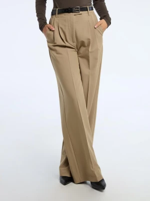 Nya Amisu beiga kostymbyxor med prislapp - Nya Amisu kostymbyxor med prislapp. Storlek 40. De har lite elastan